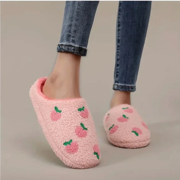 🆕 Cozy Pink Peach Slippers for Women. Adorable, cozy and memorable! SIZE 7.5-8. - Picture 2 of 4